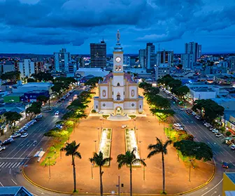 Após cortes, Praça Rui Barbosa ganha novas árvores